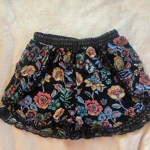 Kids medium flower flowy shorts&2 piece green&white flower pattern
